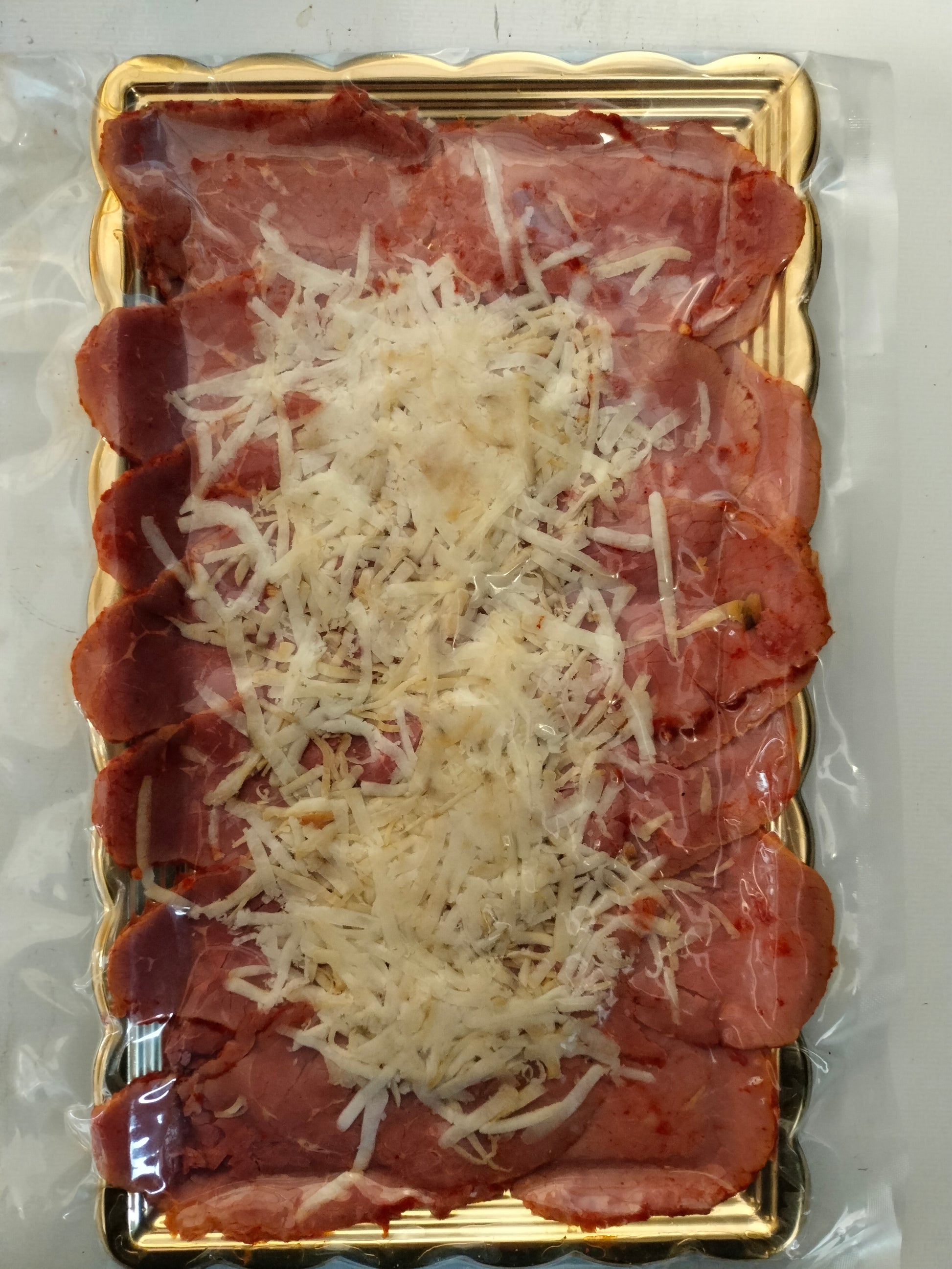 Carpaccio de Pastrami Vacuno con queso de cabra
